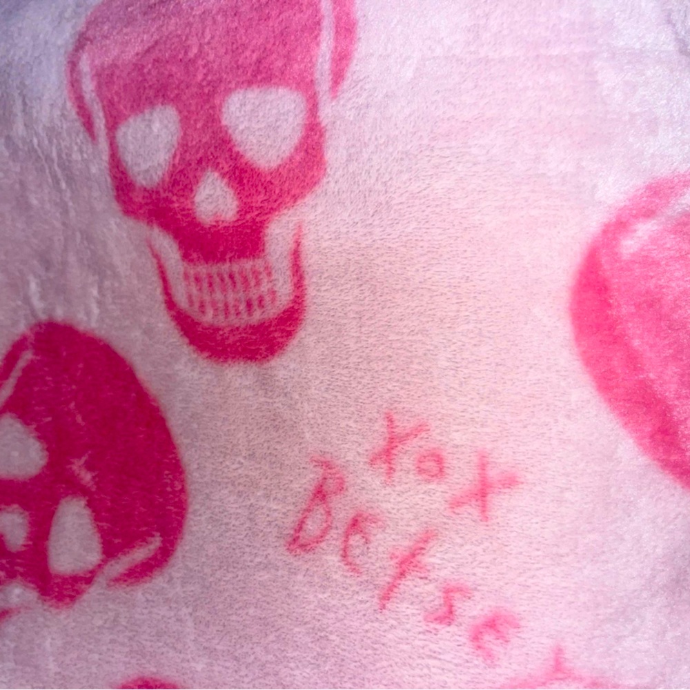 Pink skull blanket Betsey Johnson